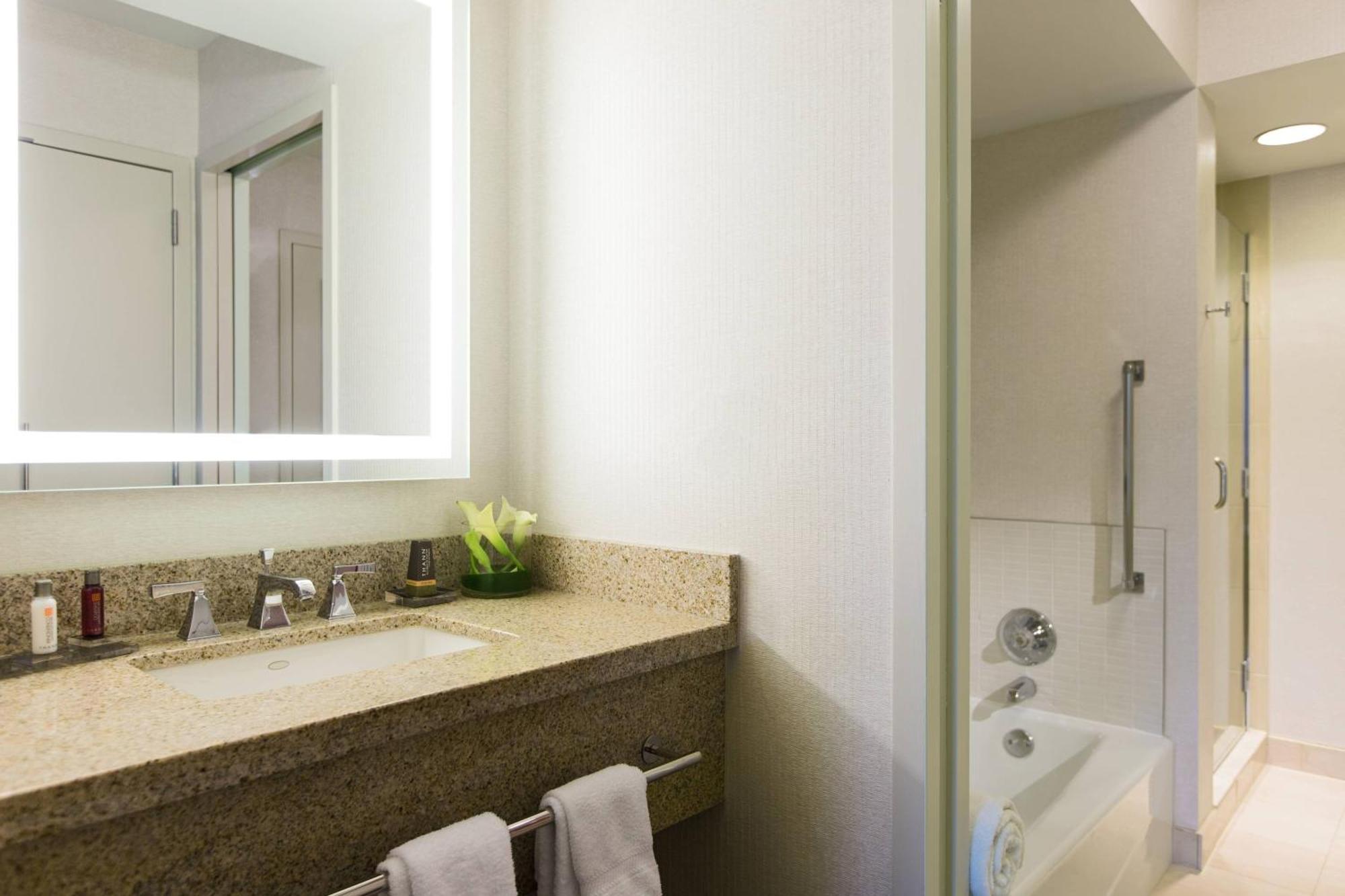 Chicago Marriott Suites O'Hare Розмонт Экстерьер фото