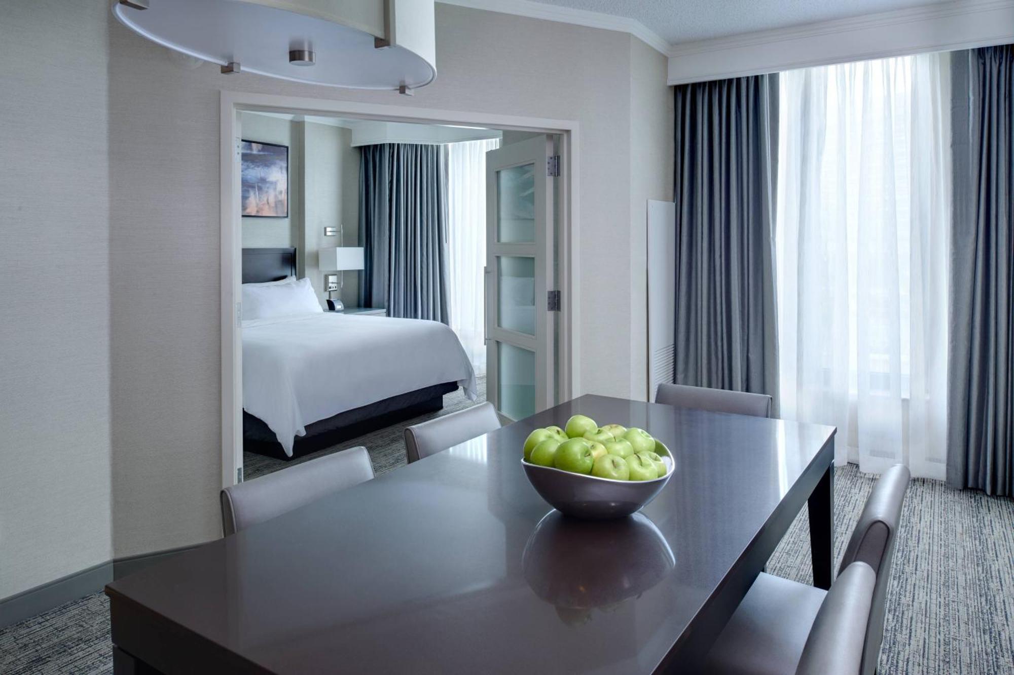 Chicago Marriott Suites O'Hare Розмонт Экстерьер фото